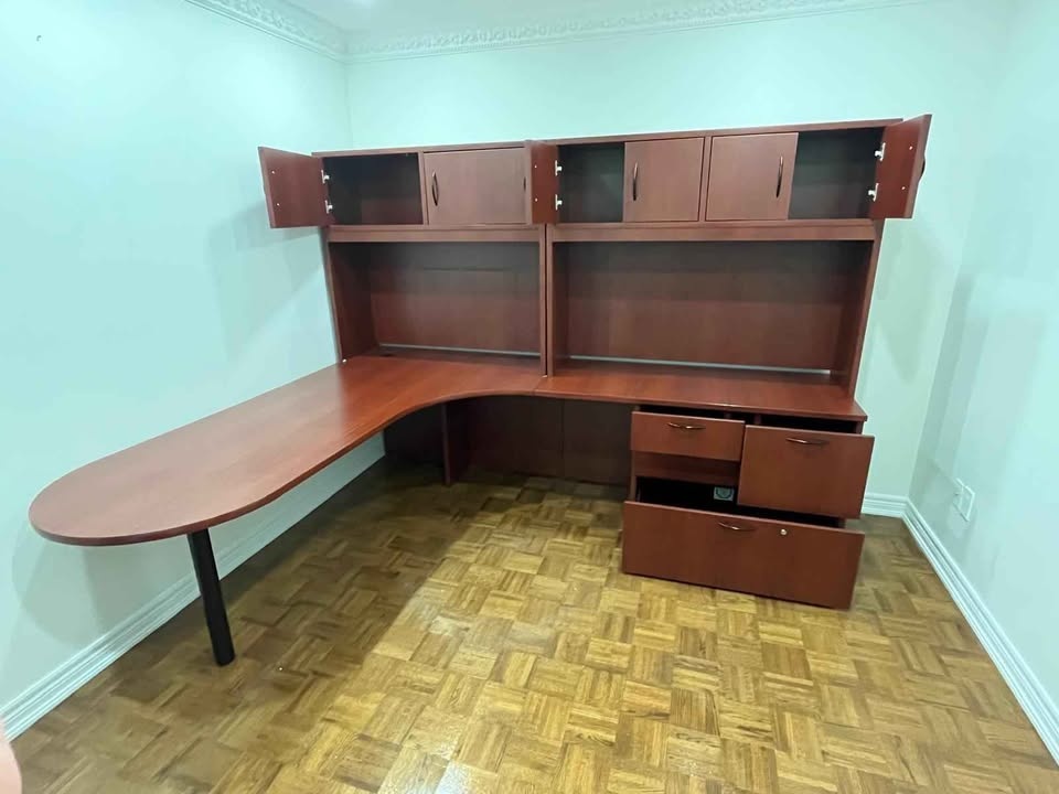 Large Executive Office Desk with Hutch - photo 2