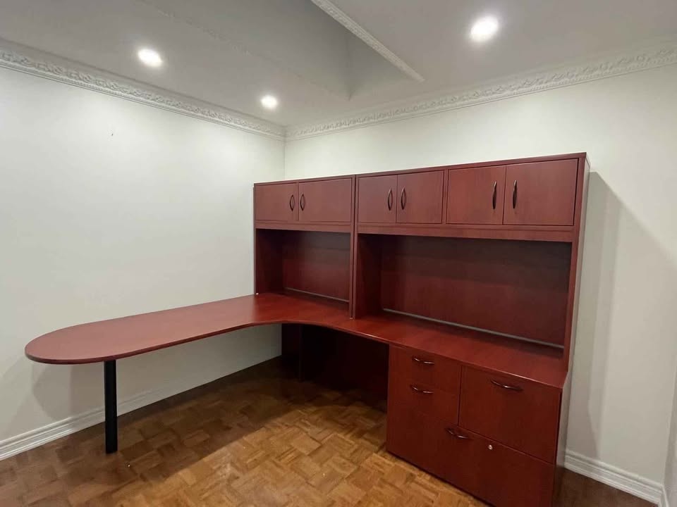 Large Executive Office Desk with Hutch - photo 3
