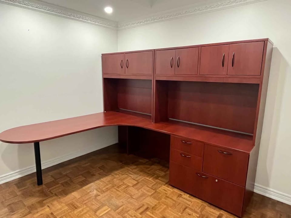 Large Executive Office Desk with Hutch - photo 4