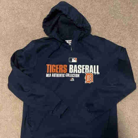 Men’s Detroit tigers medium.