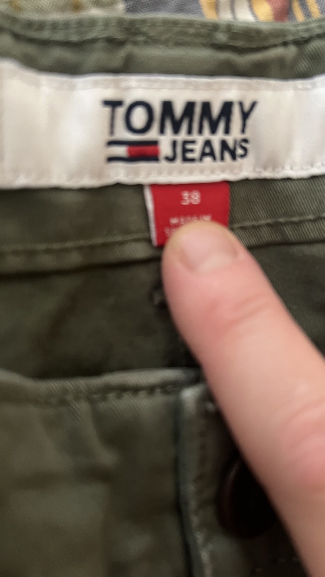 Men's Sz 38 Tommy Cargo Shorts - photo 3