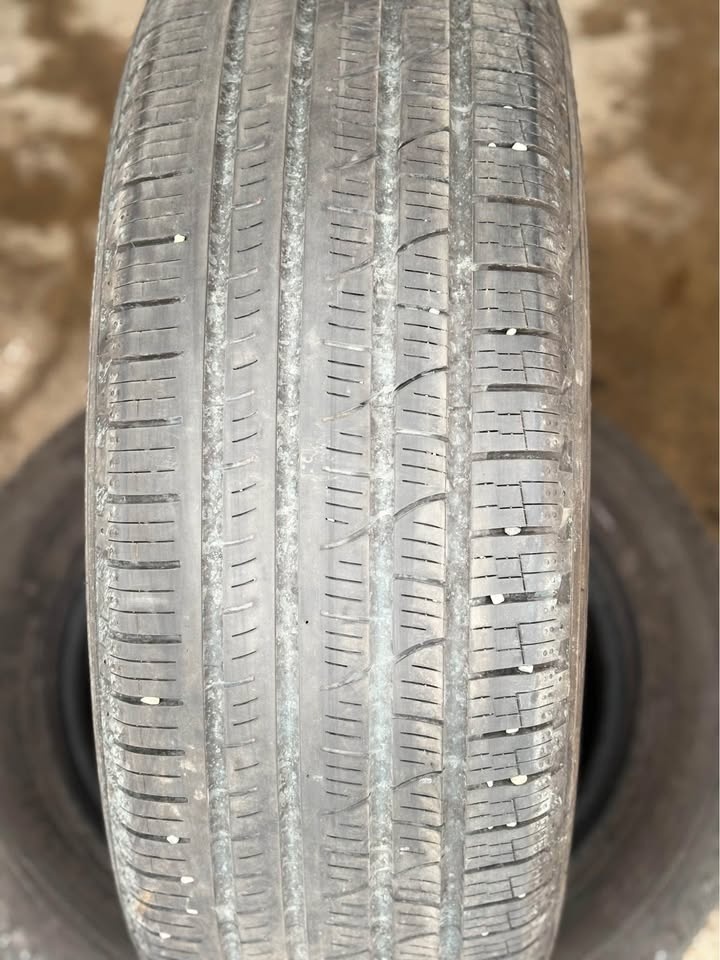 (2) Pirelli 235/60R18 All Season Tires - photo 3