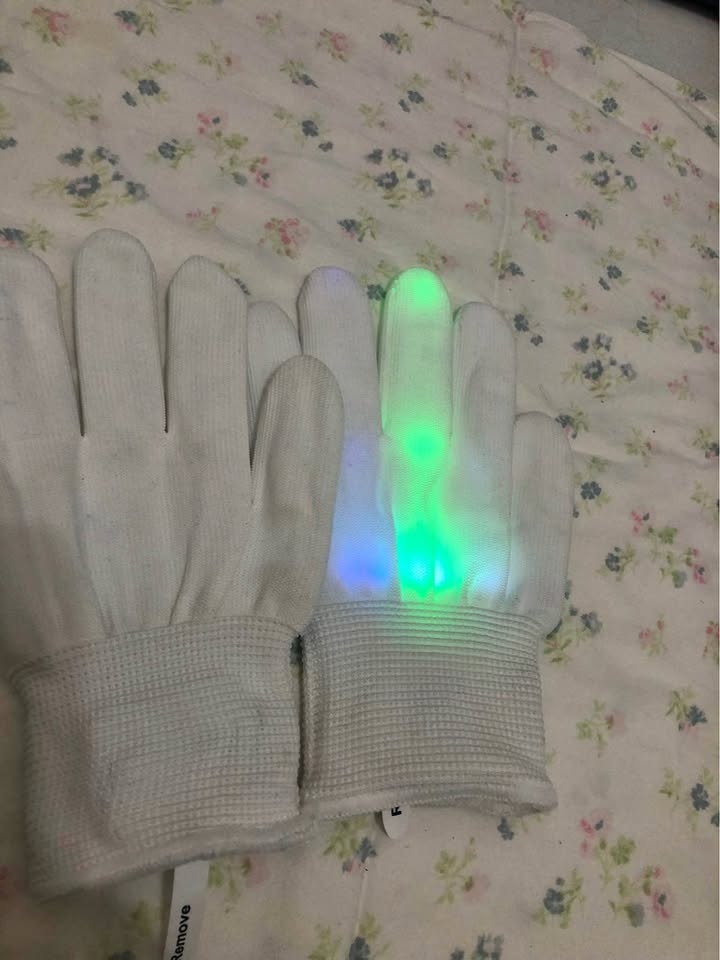 NEW-kids Light Up LED Gloves - White