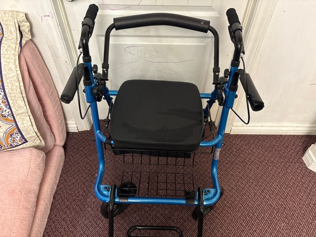 wheel walker 40$ - photo 2