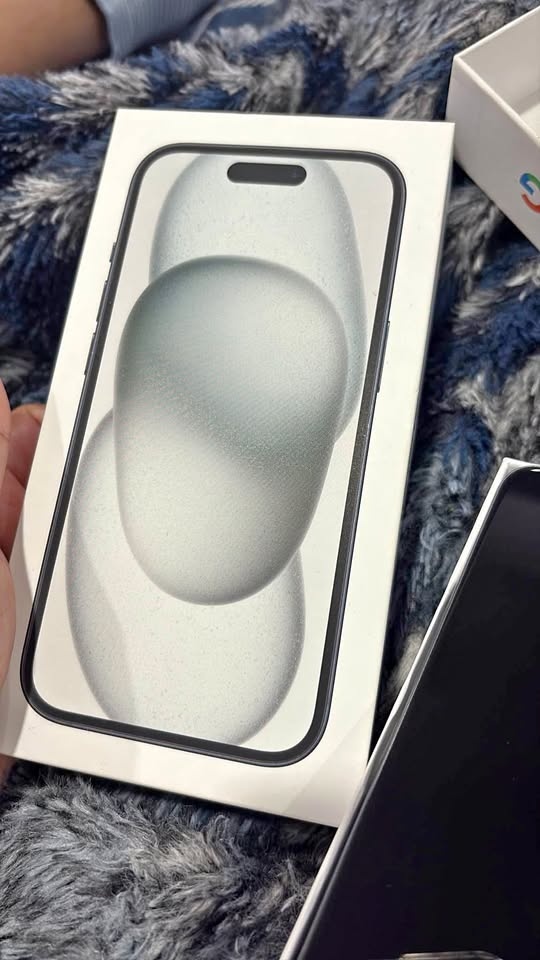Pack boxes brand new iPhone 15