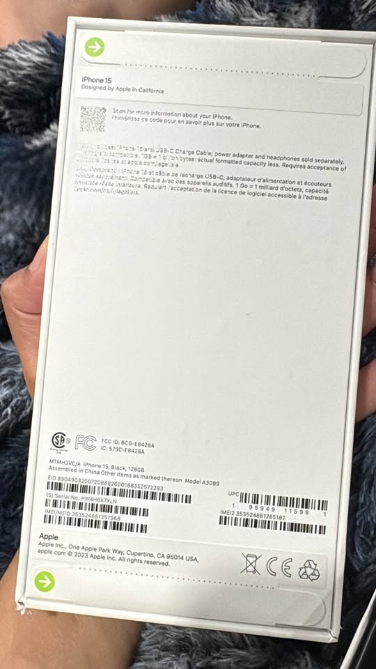 Pack boxes brand new iPhone 15 - photo 2