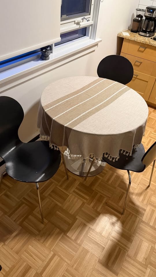 Round table + 3 chairs - photo 2