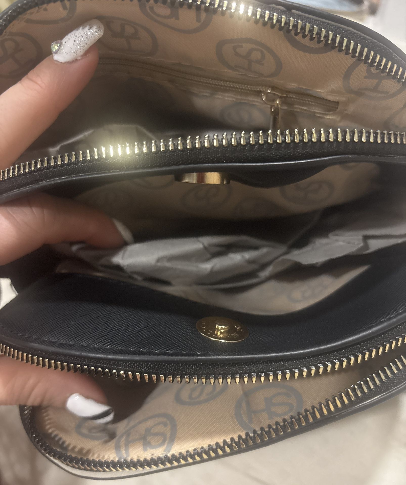 Chic Black Bundle – Adorable NEW Crossbody Bag + NEW Rhinestone - photo 3