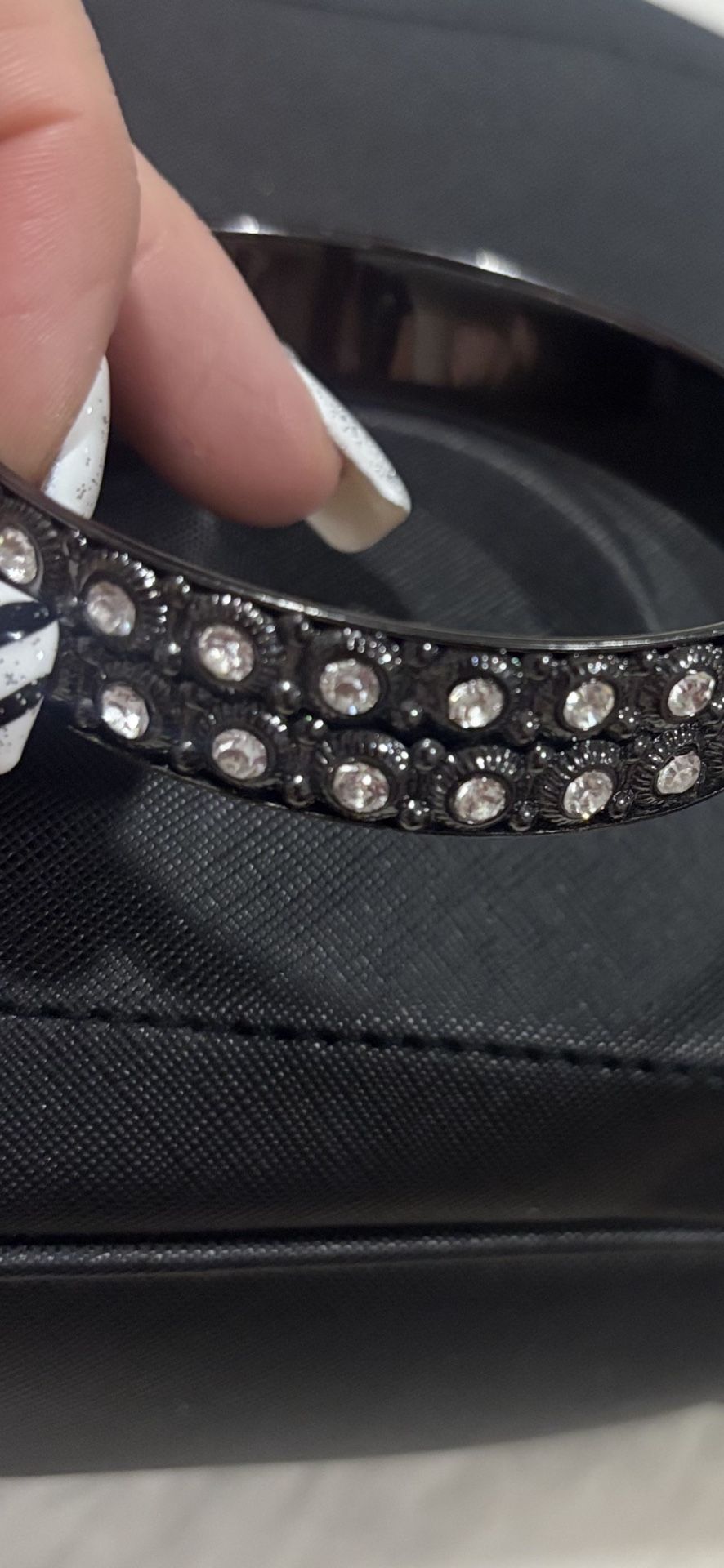 Chic Black Bundle – Adorable NEW Crossbody Bag + NEW Rhinestone - photo 5