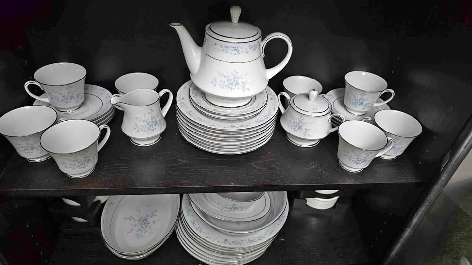 Vintage noritake Carolyn dinner set 48p