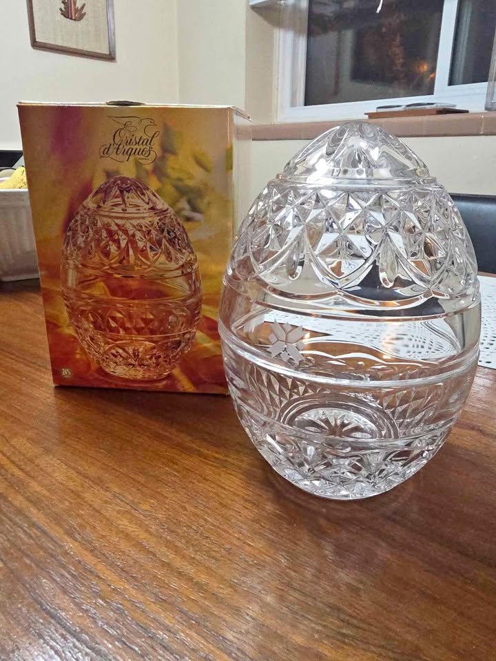 Large Vintage Cristal d'Arques lead crystal egg trinket