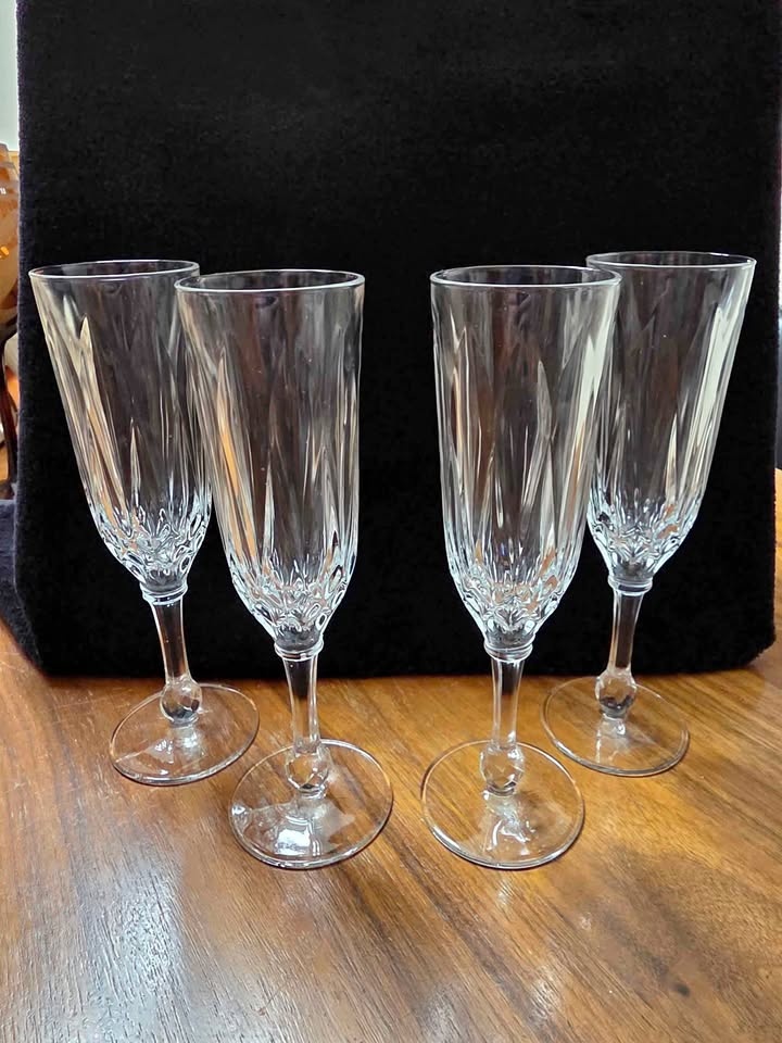 4 Cristal D'Arques Champagne Flutes - France