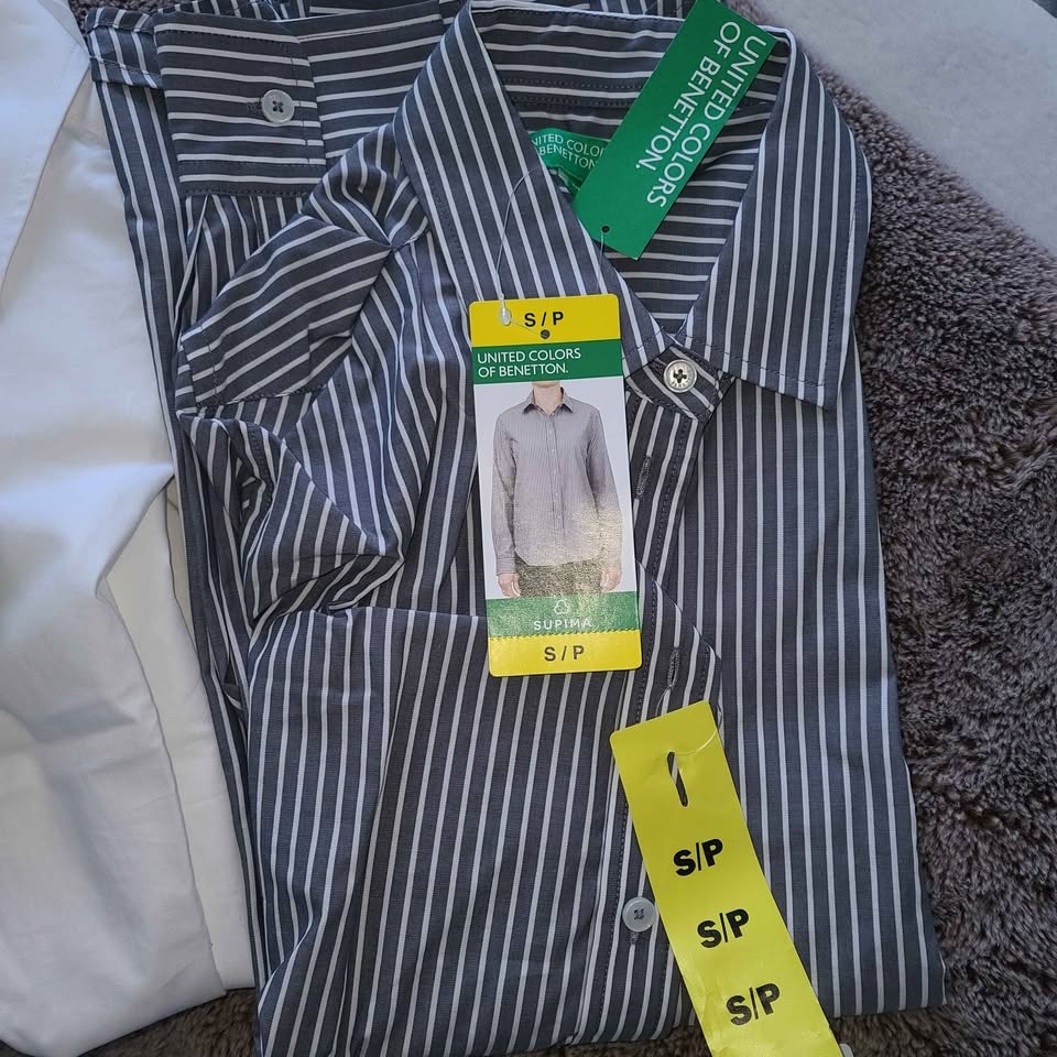 Women Benetton shirt (size small) - photo 2