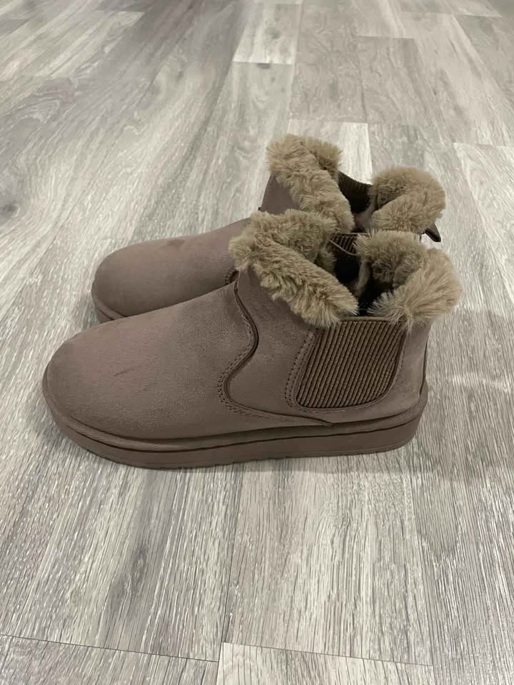 Women winter shoes (size 5) never worn - photo 2