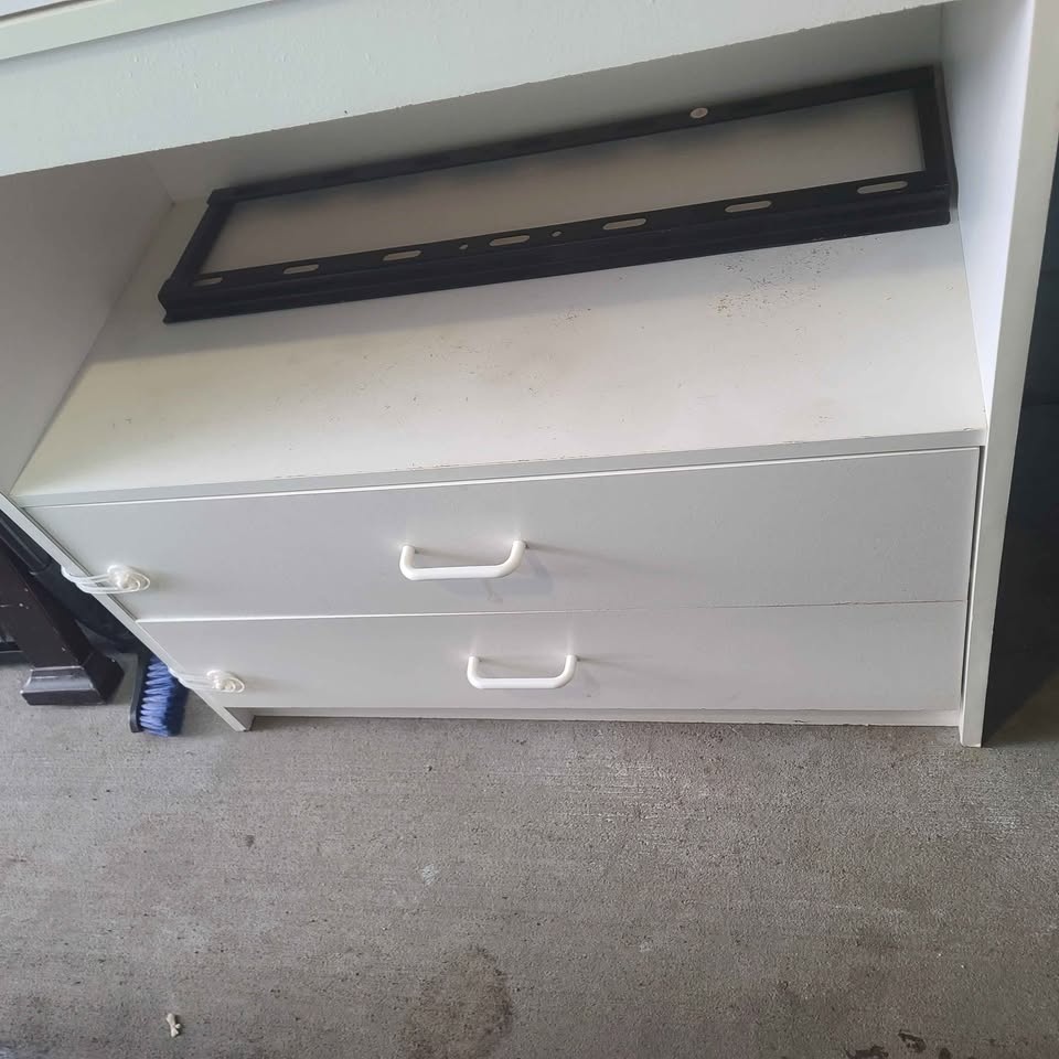2 drawer dresser - photo 2