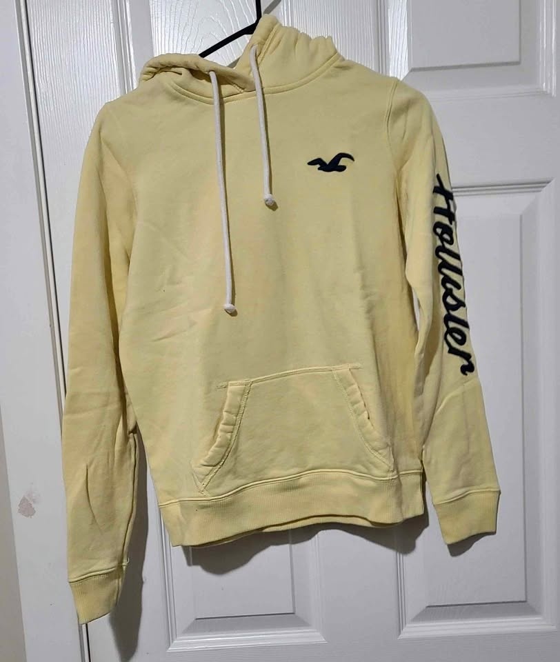 Women holister hoodie worn 2-3 times only size small