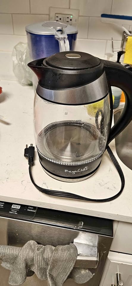 MegaChef 1.8L glass and stainless steel electric kettle