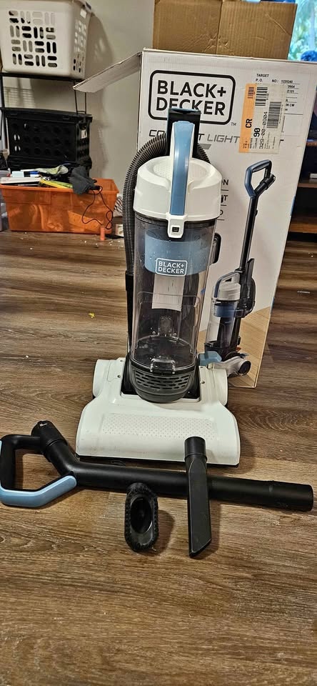 Upright vacuum