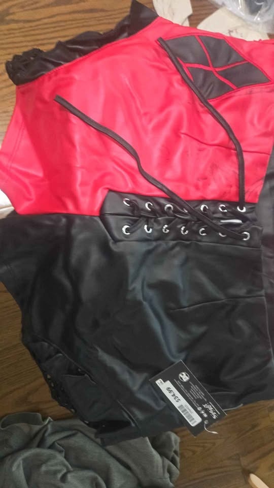 Harley Quinn Costume - Top & Shorts Large Spirit New - photo 3