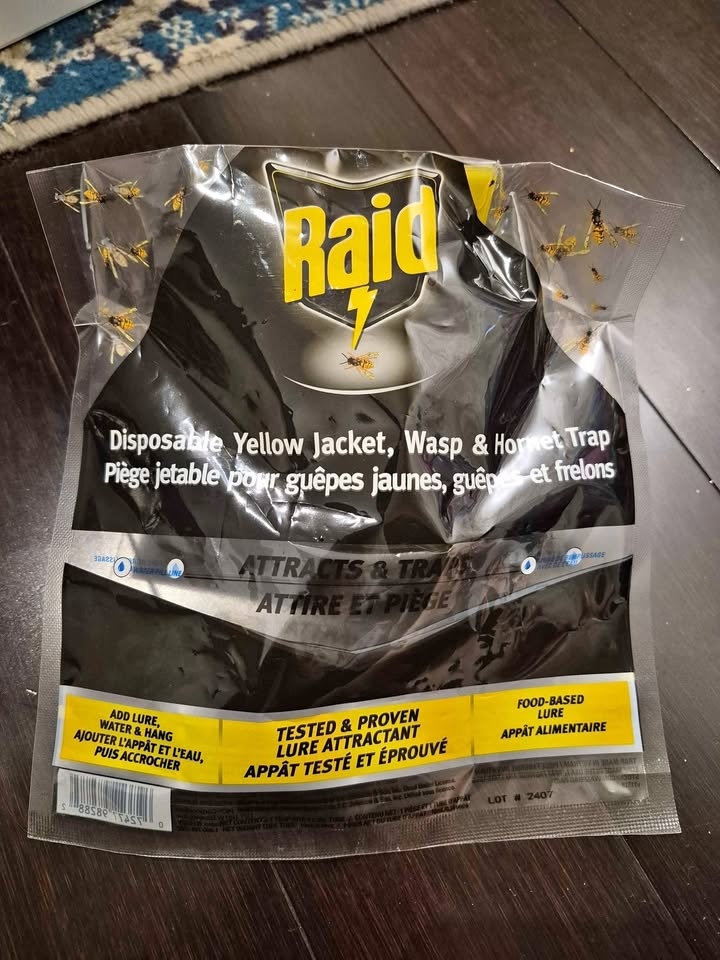 Brand New Raid Disposable Yellow Jacket, Wasp, & Hornet Trap