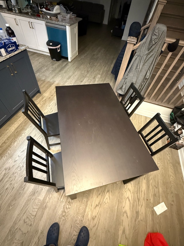 Dining table extendable