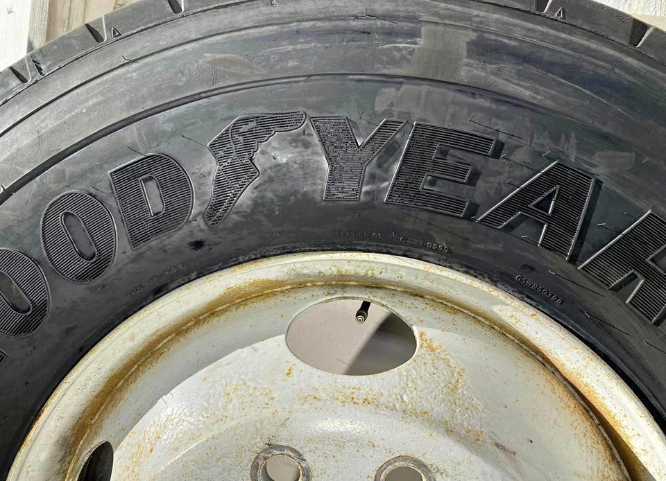 315/80R22.5 Goodyeard-Endurance Steer Tires