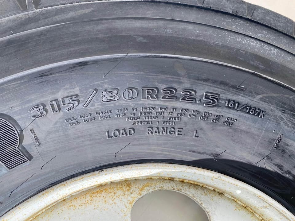 315/80R22.5 Goodyeard-Endurance Steer Tires - photo 2