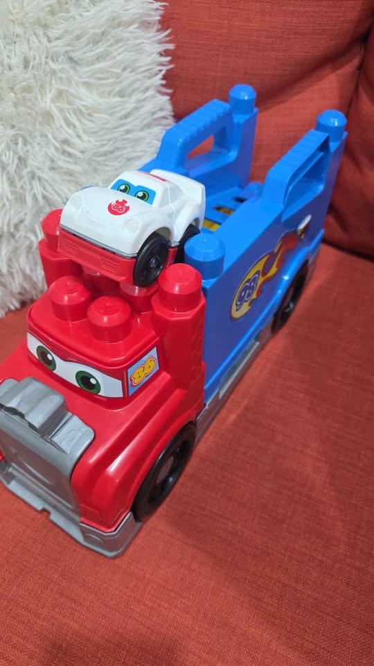Large Lego blocks and truck - photo 2