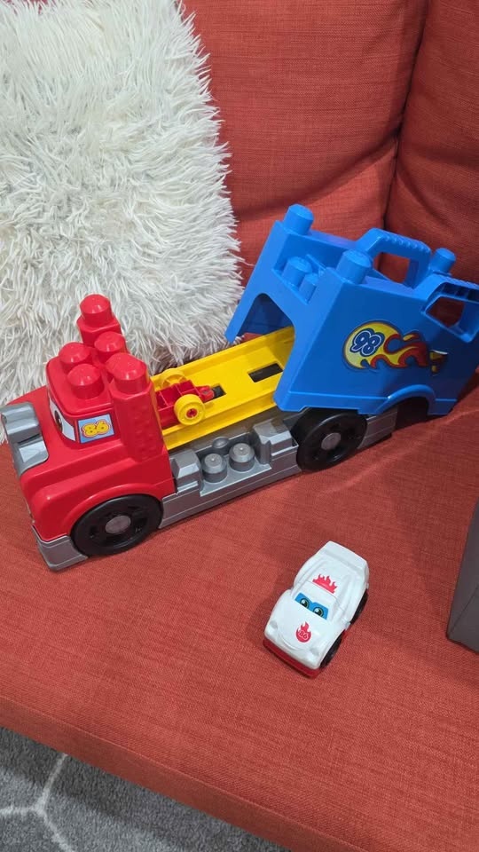 Large Lego blocks and truck - photo 3