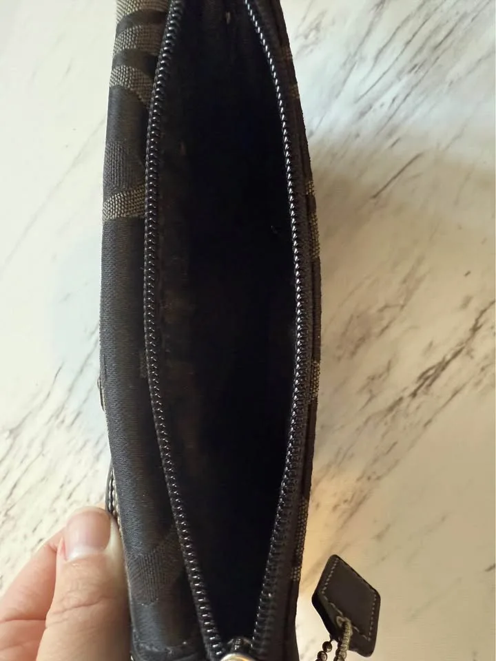 Coach legacy black signature canvas wristlet image indicator(3)