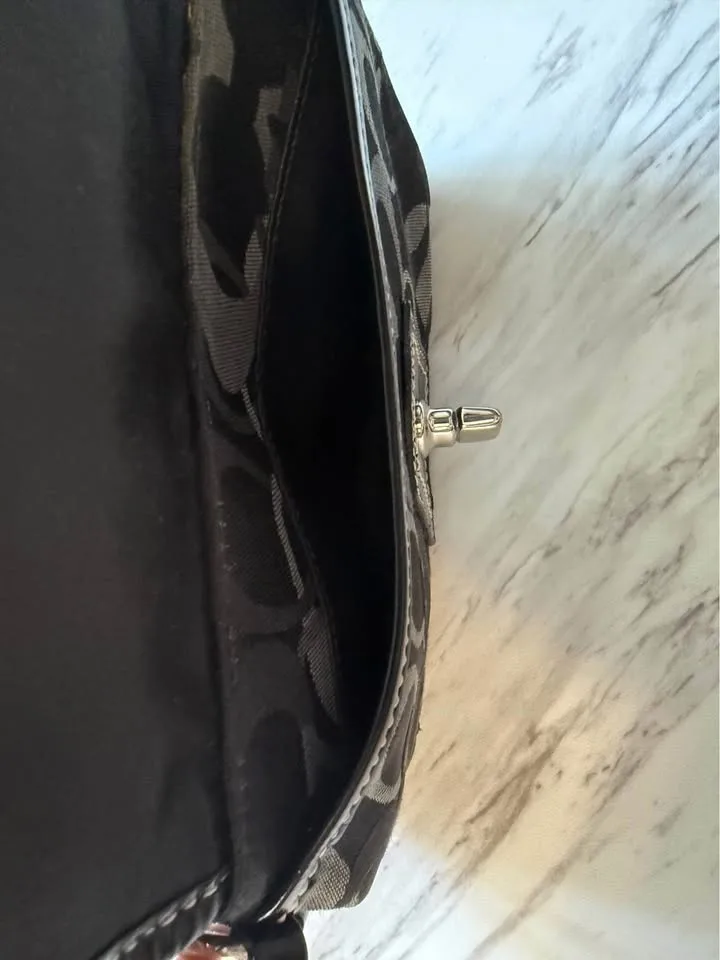 Coach legacy black signature canvas wristlet image indicator(4)