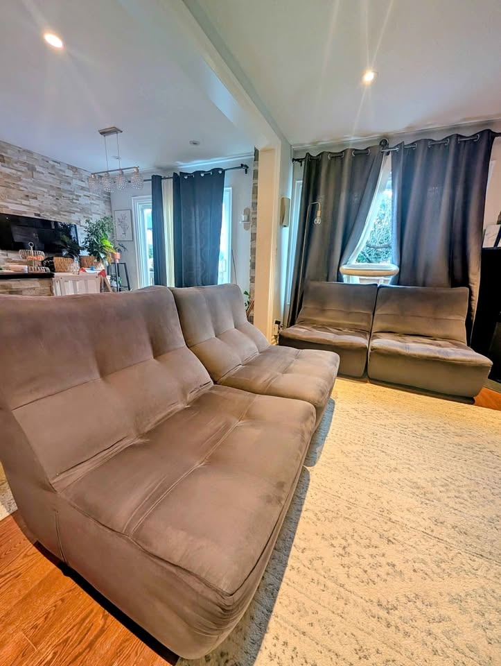 Lounging modular sofa/couch