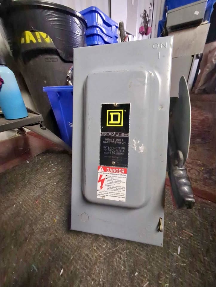 Schneider CH362 Square dv safety switch