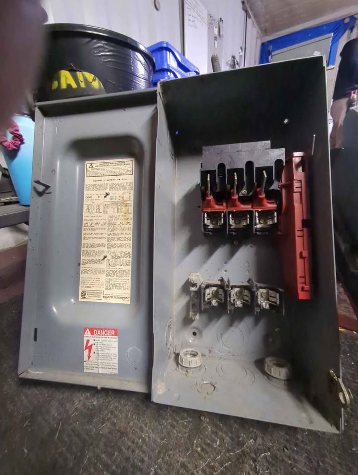 Schneider CH362 Square dv safety switch - photo 3