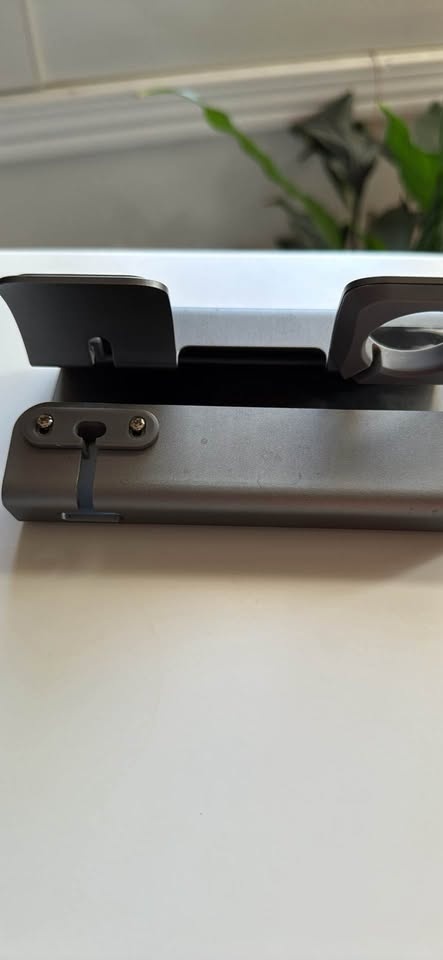 Sleek Multi-Device Charging Station - photo 2