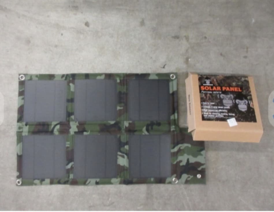 Silverback foldable solar panel - Brand new in box, 2 avail - photo 3