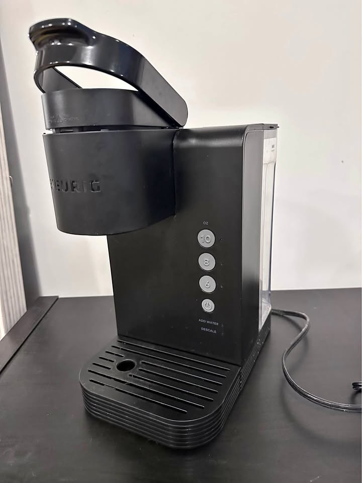 Coffee maker with 10 capsules