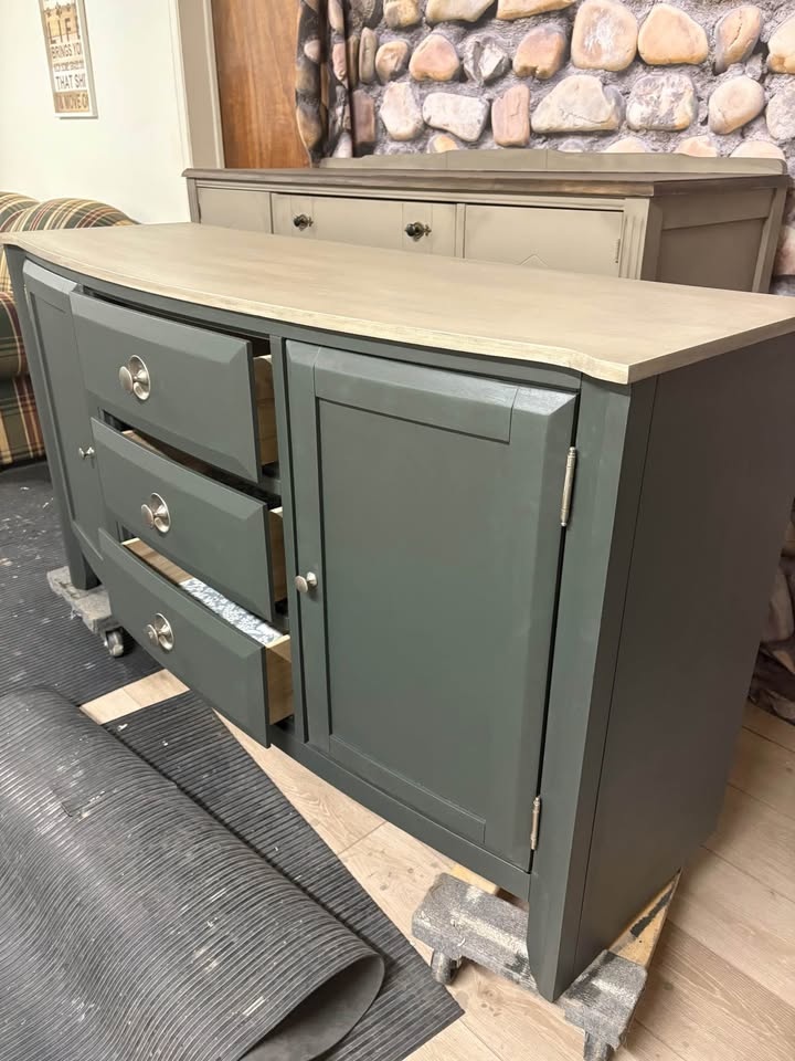 Sideboard/Dresser/Tv stand - photo 2