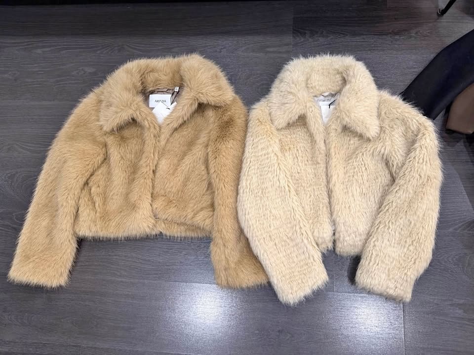 Aritzia Chamonix Coat Fur Coat Size S NWT