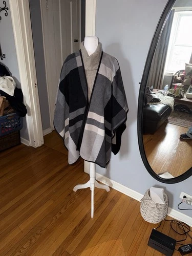 Ike Behar Black and Gray Patterned Poncho One Size - photo 2
