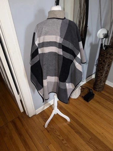 Ike Behar Black and Gray Patterned Poncho One Size - photo 4