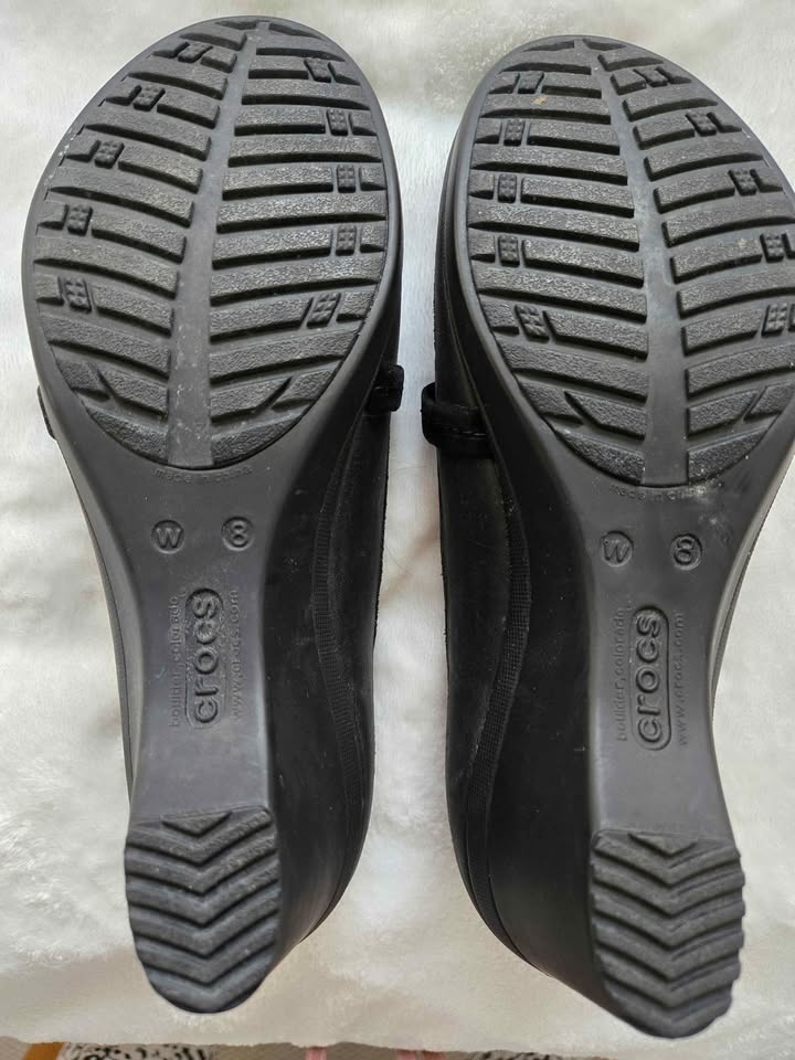 Black Wedge-heel Crocs, Size 8 - photo 5