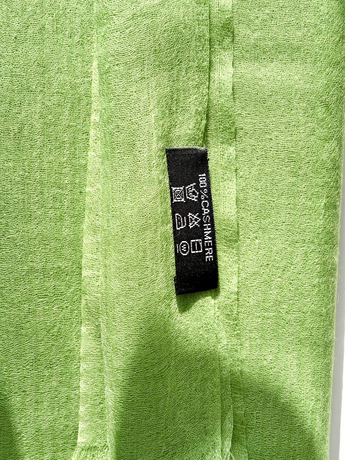 100 % Cashmere Featherweight Lime Green Long scarf - photo 3