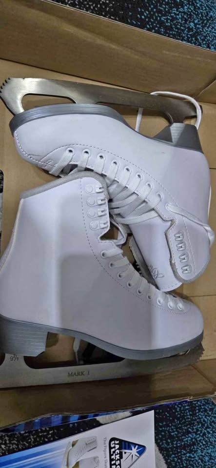 Ice Skates - Cameo 200