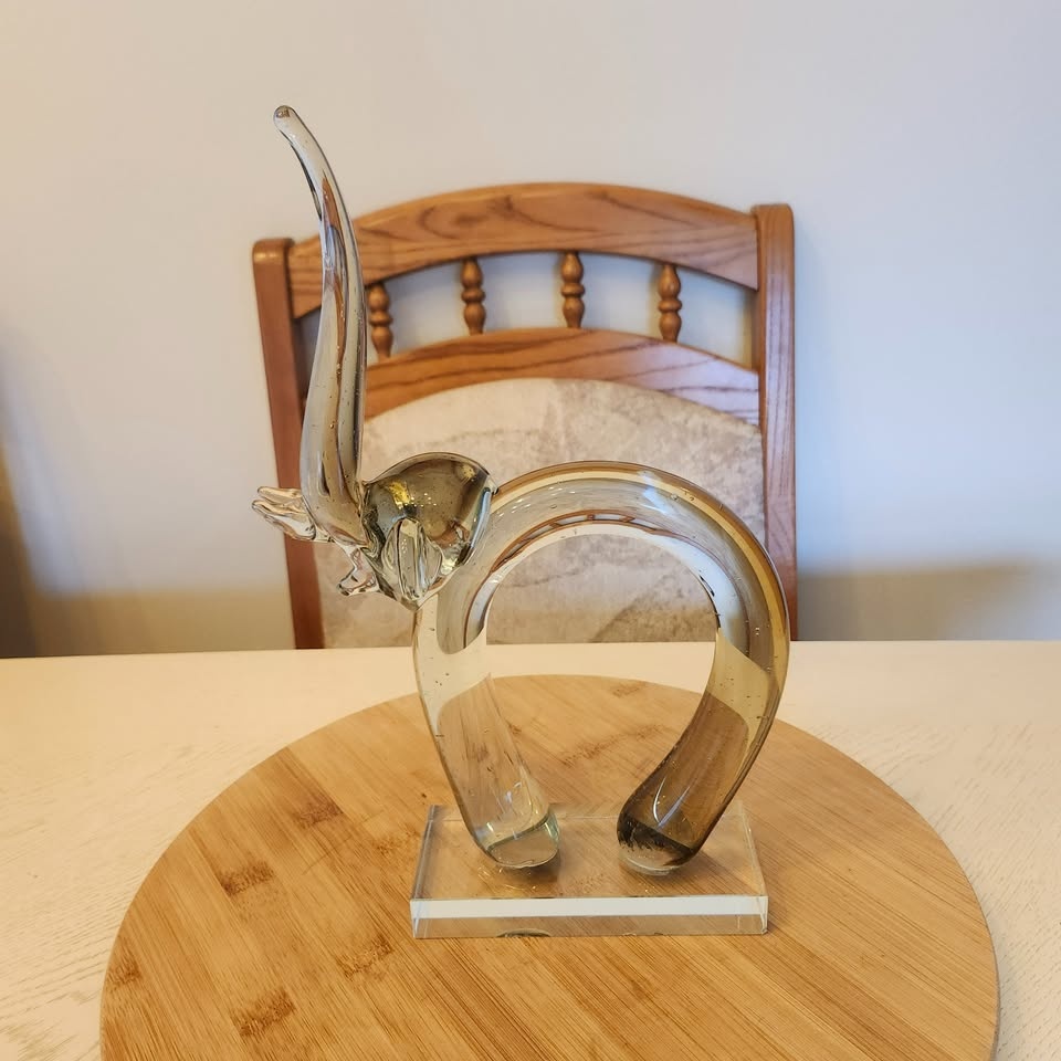 🥕 Decorative Glass Elephant Sculpture 🥕 - photo 5