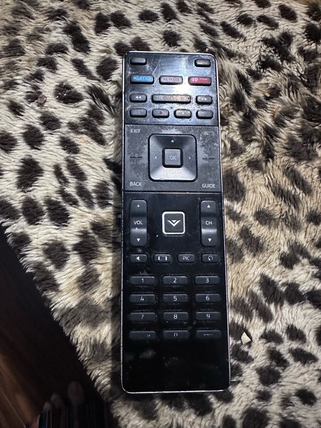 PRICE DROPPED!VIZIO 55 inch tv + cord+ remote - photo 4