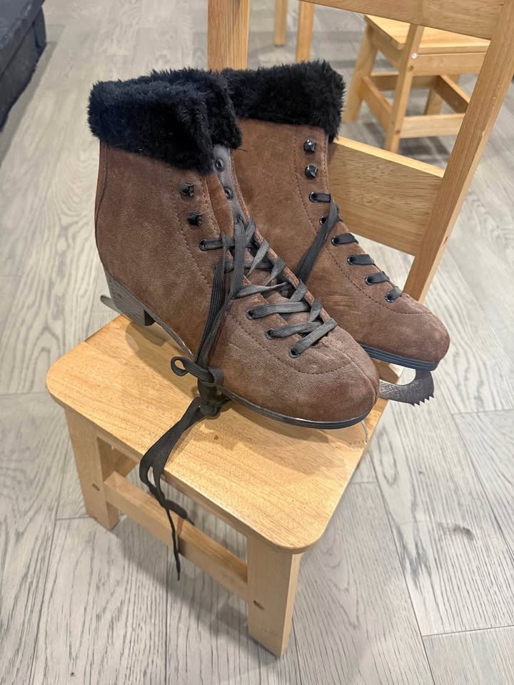 Women’s skates
