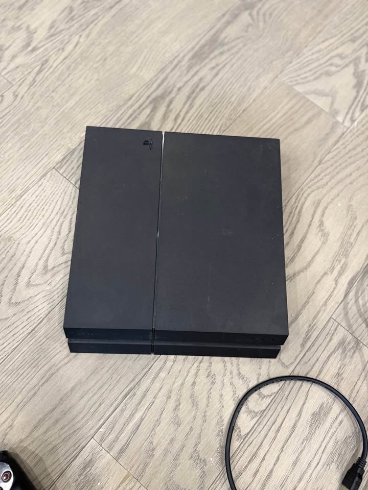 PS4 with two controllers and chords - photo 2