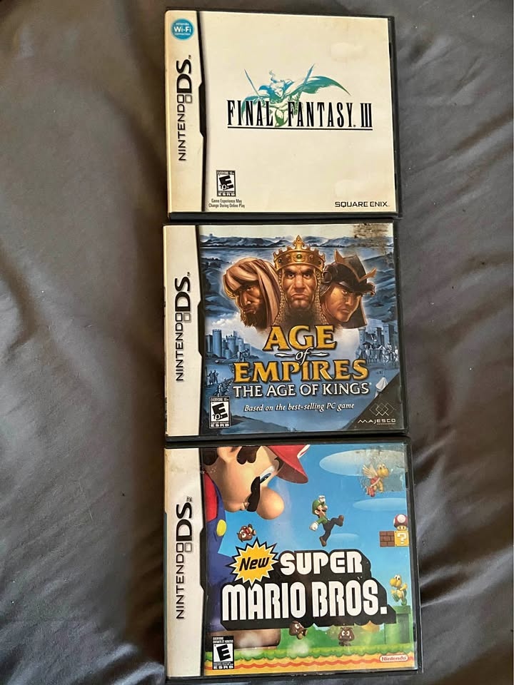 DS games lot of CASES AND MANUALS ONLY