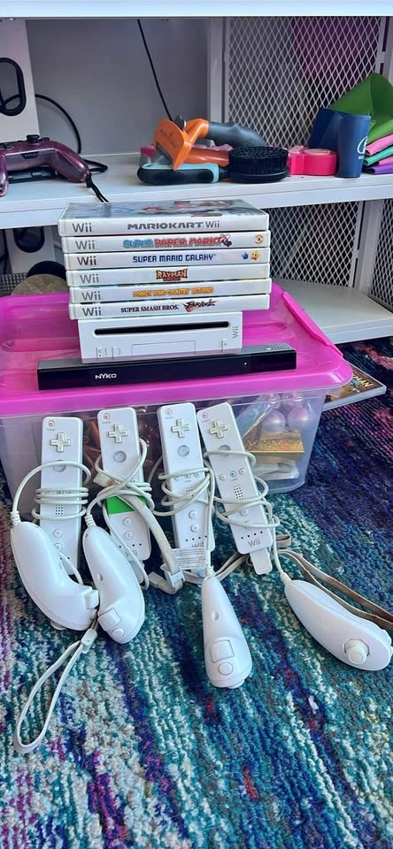 Nintendo Wii console, 6 games, 4 controllers with nunchucks